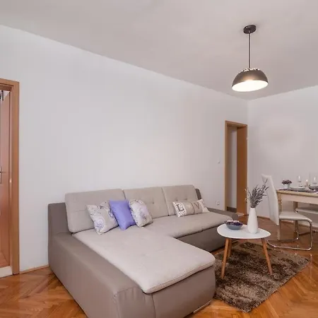 Apartment Split Split